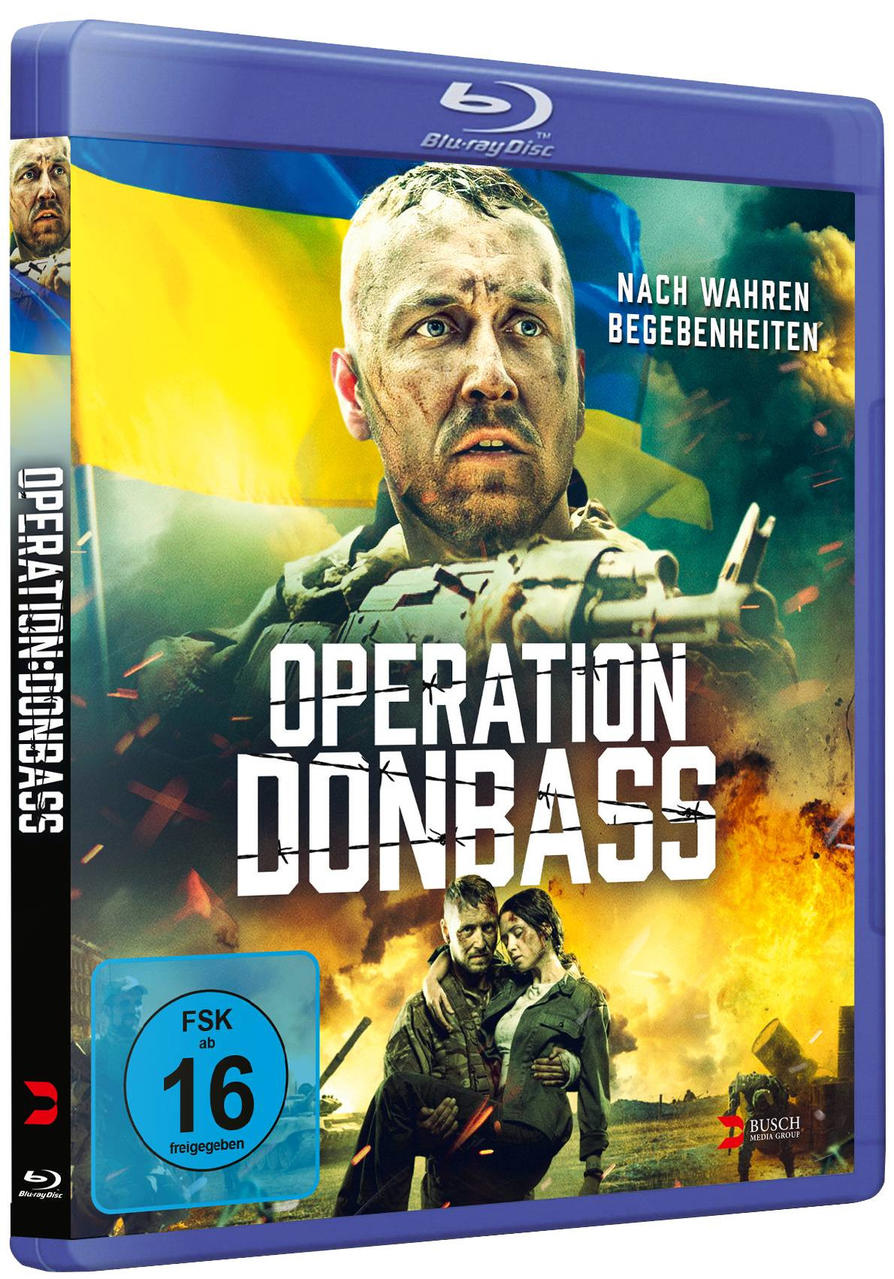 Blu-ray-Disc-Cover von 'Operation Donbass' mit Mann, der eine Waffe hält, und der ukrainischen Flagge.