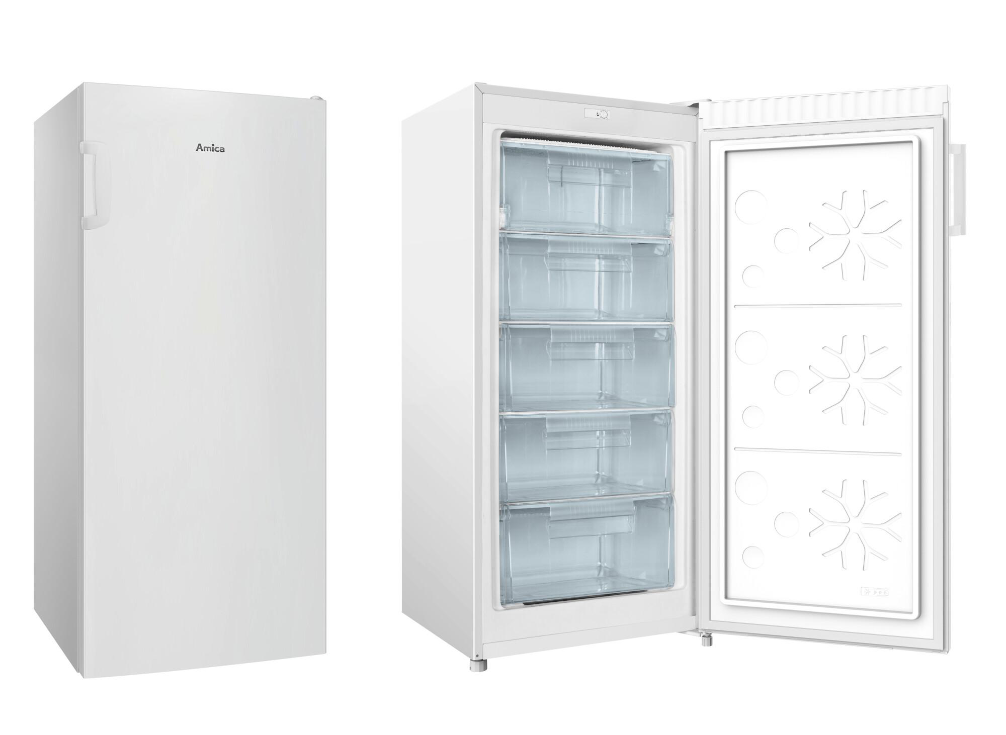 Weißer Kühlschrank mit offener Tür, die Regale und Gefrierfach zeigt. Weißer Hintergrund.