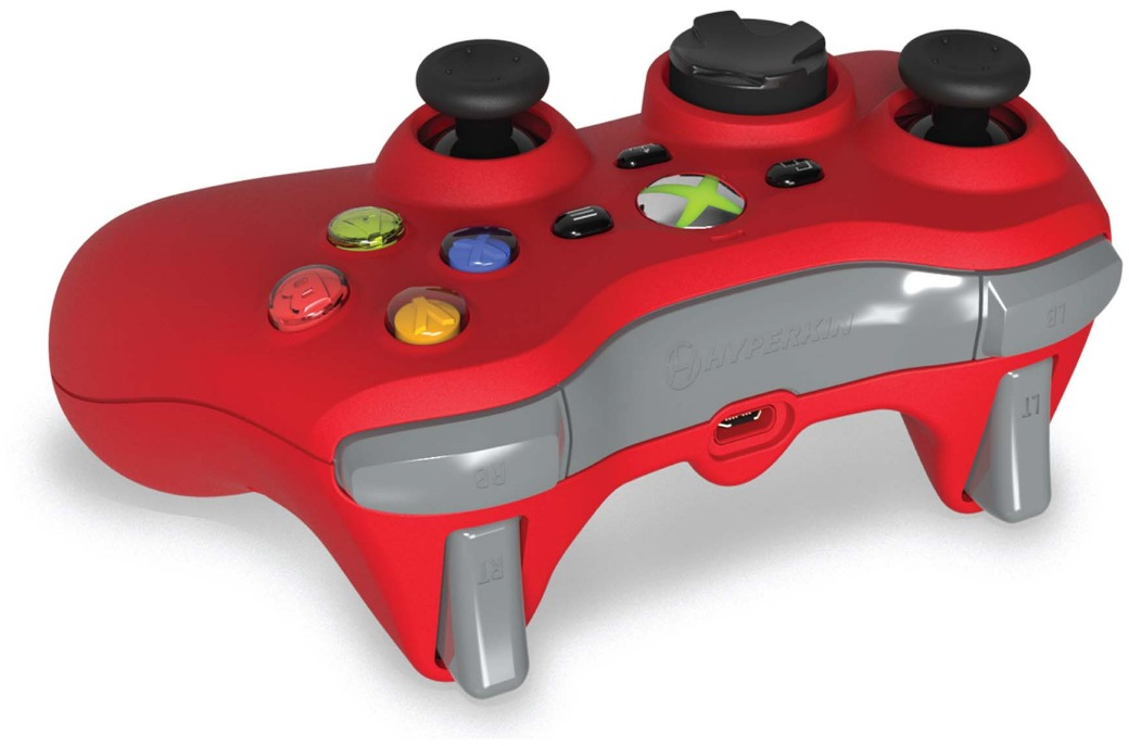 Piros Hyperkin vezérlő Xboxhoz, gombokkal, joystickekkel és USB-porttal. Szürke elemek.