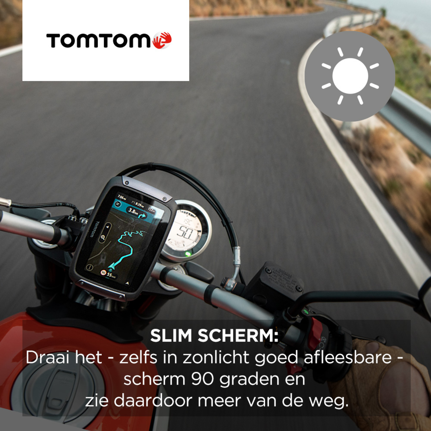 Motor met GPS-apparaat op het stuur, met navigatiedetails.