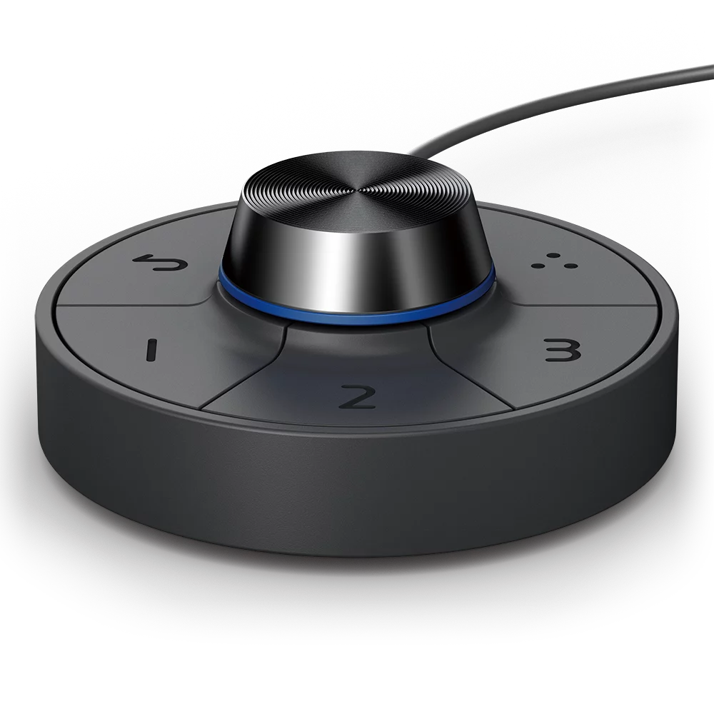 Un dispositivo de control negro con botones numerados y un dial, sobre un fondo oscuro.