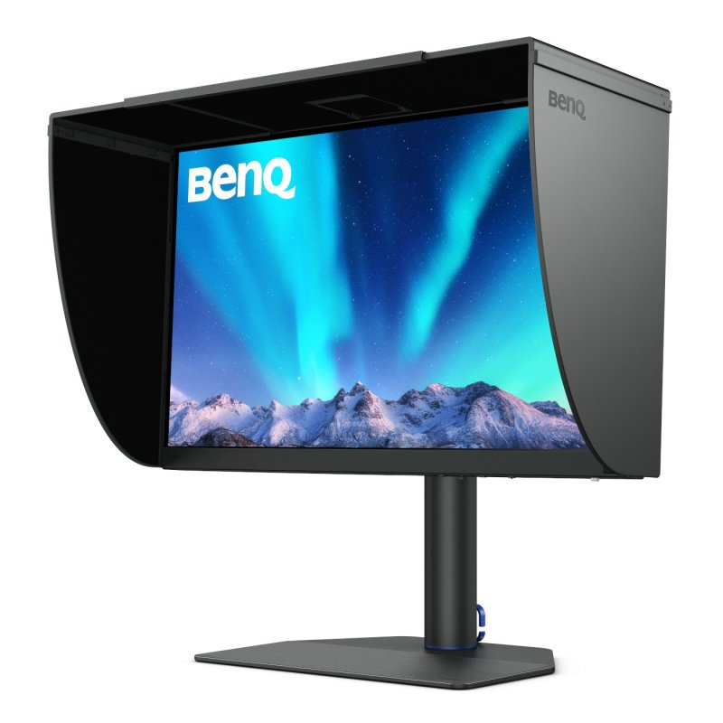 Un monitor BenQ con una visera, que muestra un paisaje con aurora.