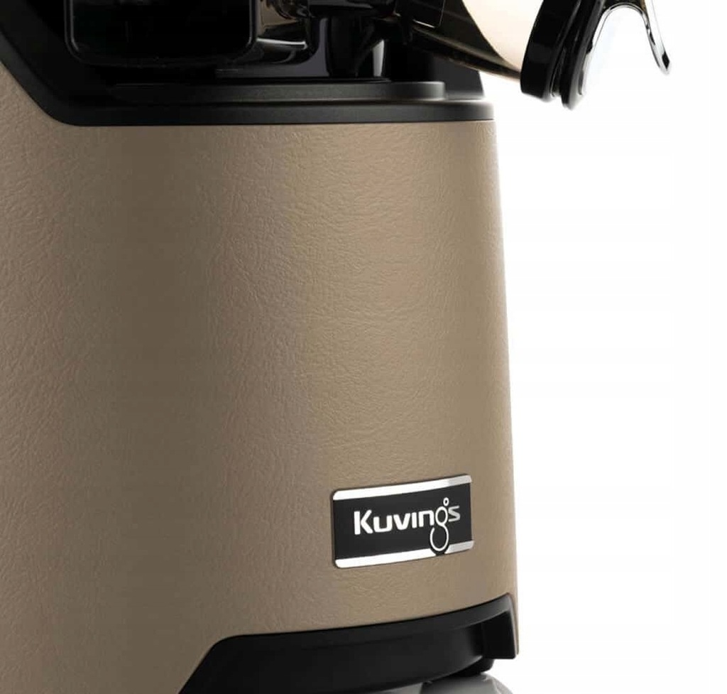 Wyciśnięcie soku z szaro-beżowym korpusem i czarną górą. Marka 'Kuvings' z przodu.
