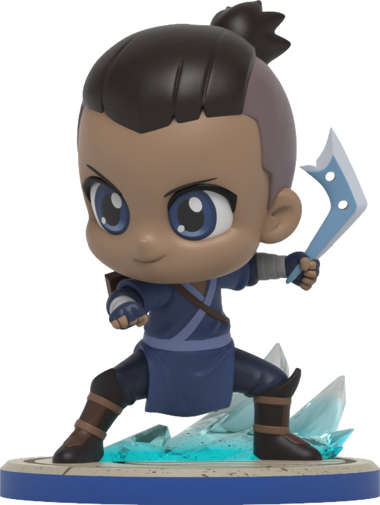 Figurine du personnage Avatar. Sokka dans une pose dynamique, tenant un boomerang. La base est bleue.