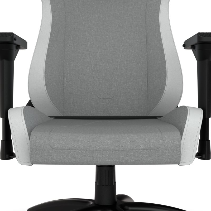 Primer plano de una silla de oficina ergonómica gris y blanca. Los detalles de la silla son visibles.