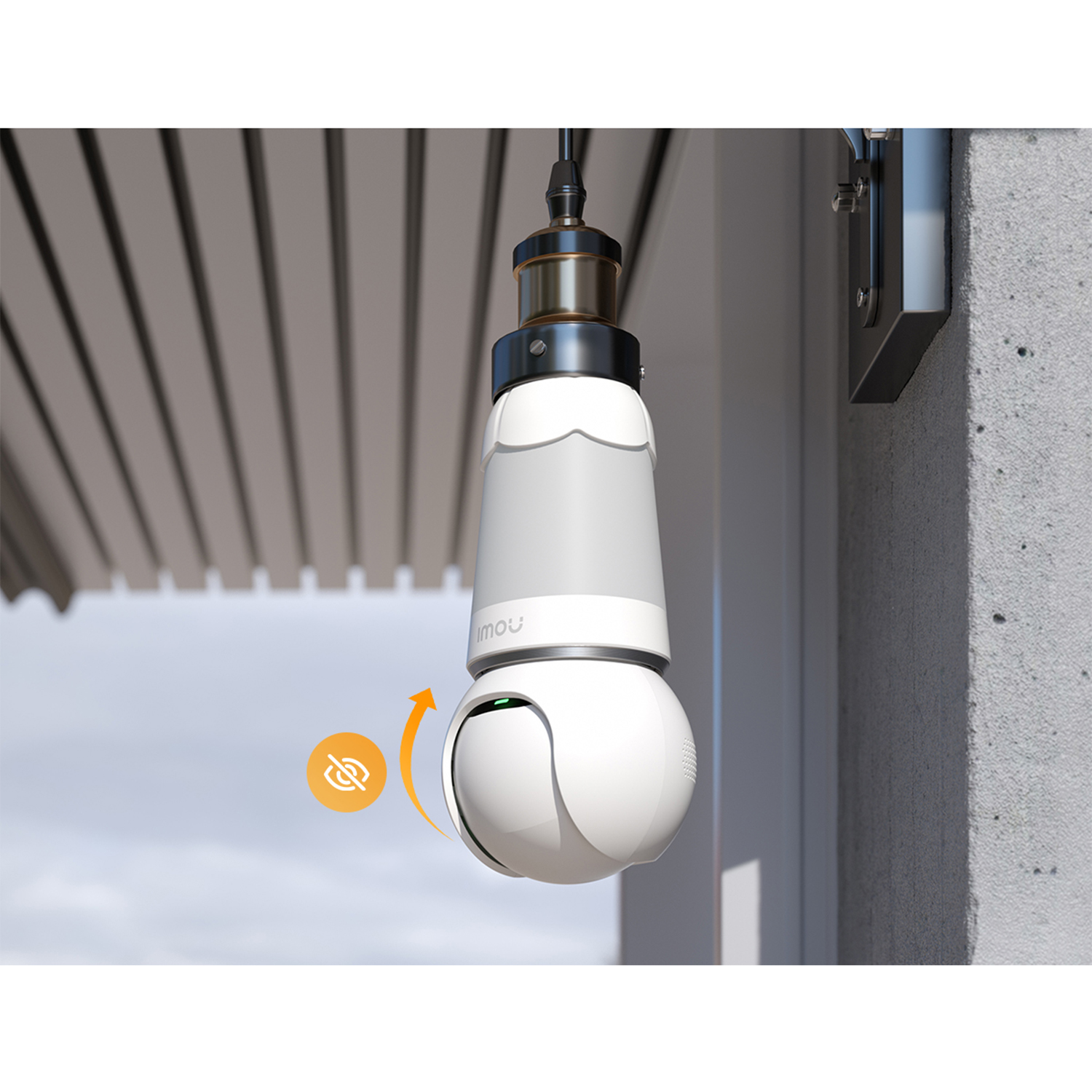 Telecamera di sicurezza per esterni con una freccia arancione che punta all'icona della fotocamera disabilitata.