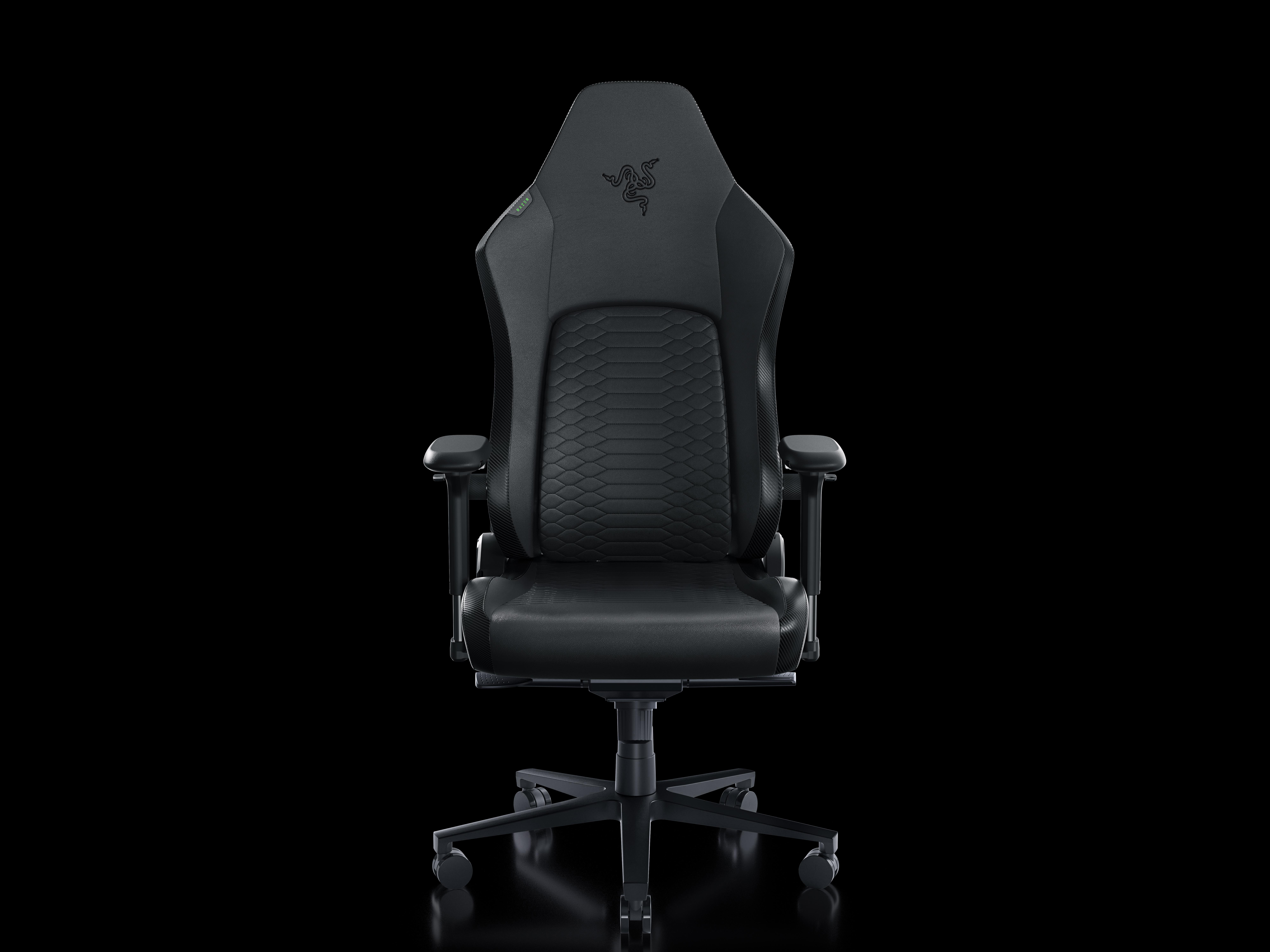 Ein schwarzer Gaming-Stuhl mit Razer-Logo. Der Stuhl hat eine Kopfstütze und eine strukturierte Rückenlehne.
