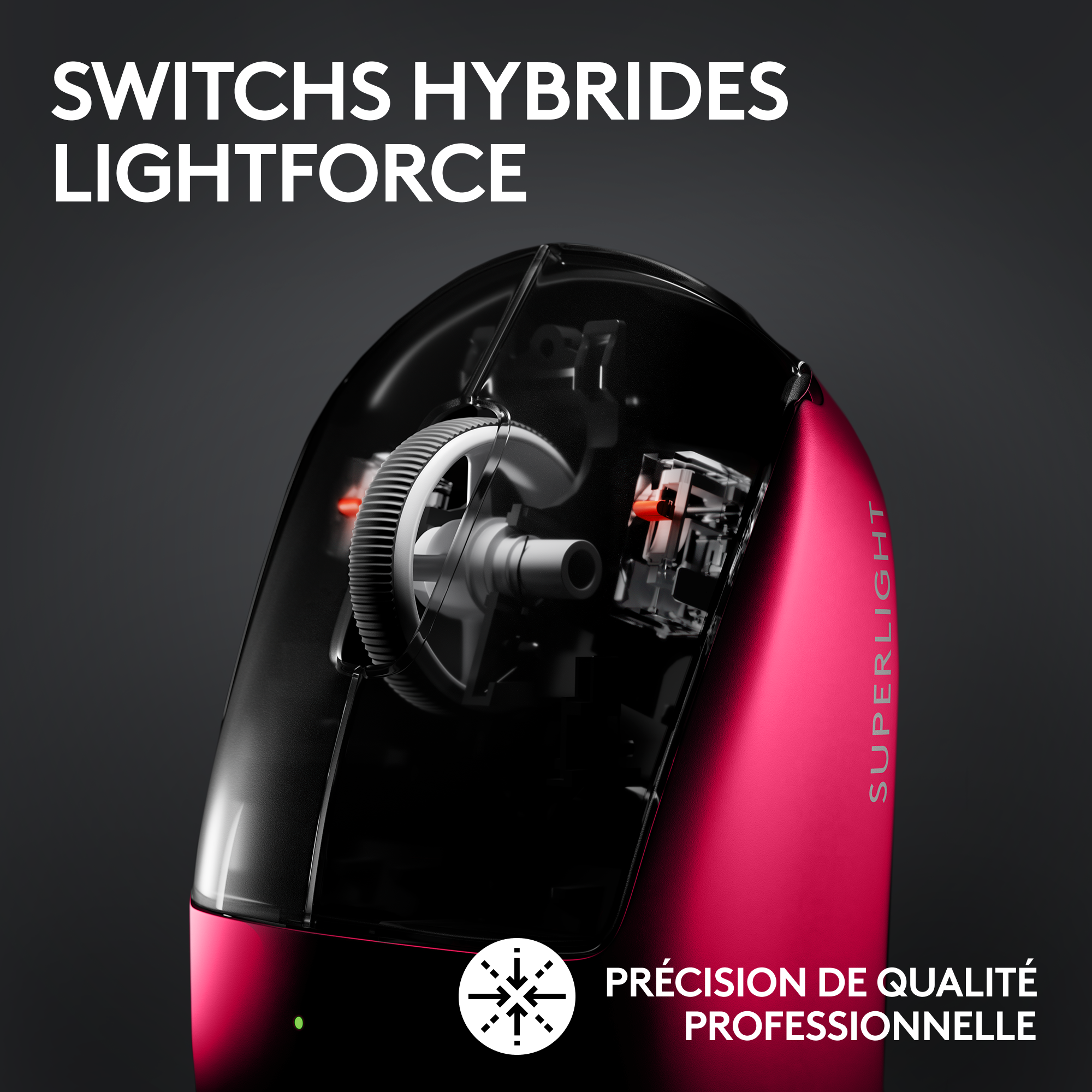 Une souris rouge avec un boîtier translucide, révélant des engrenages internes. Le mot 'SUPERLIGHT' est imprimé sur le côté.