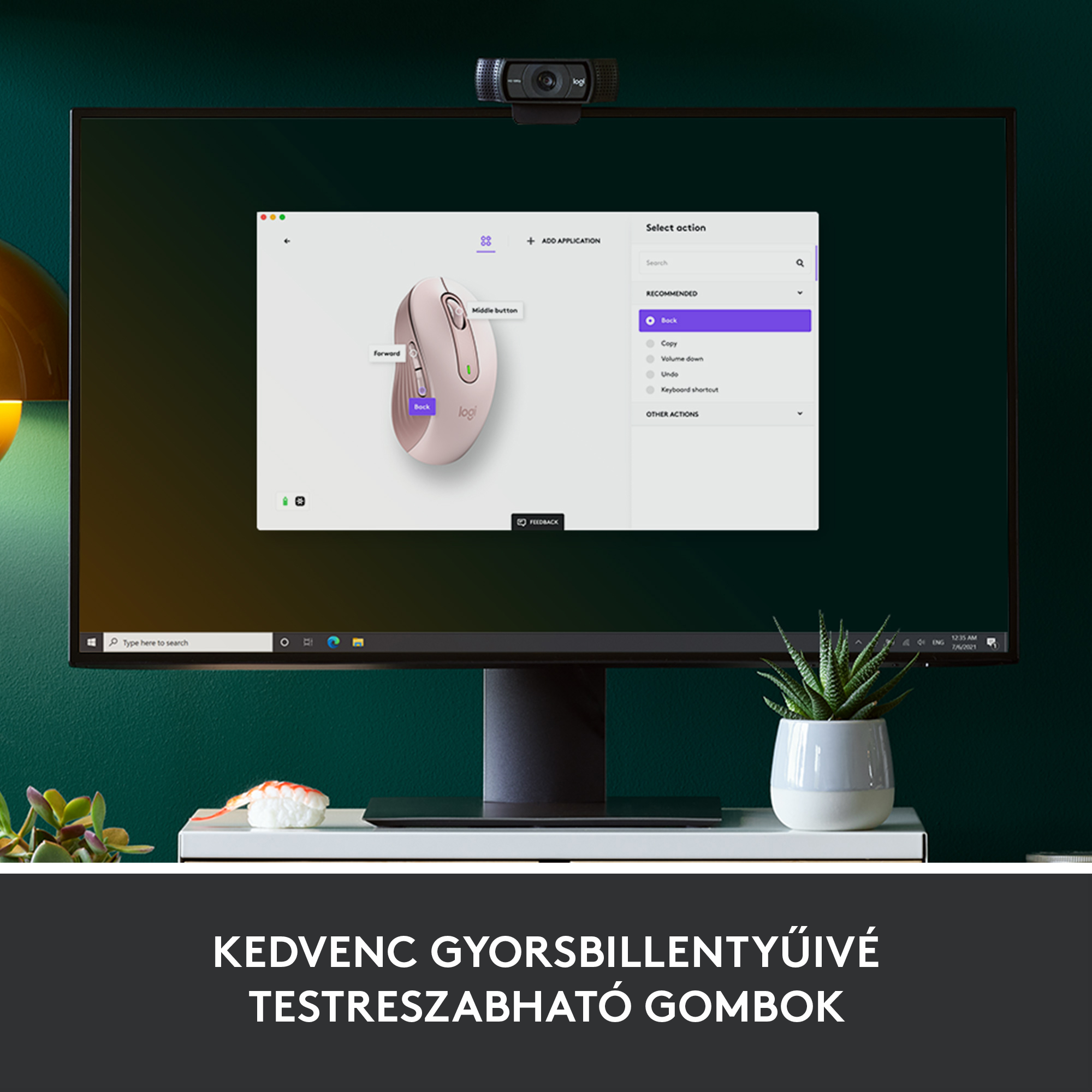 Számítógép monitor egy Logitech egérrel az asztalon.