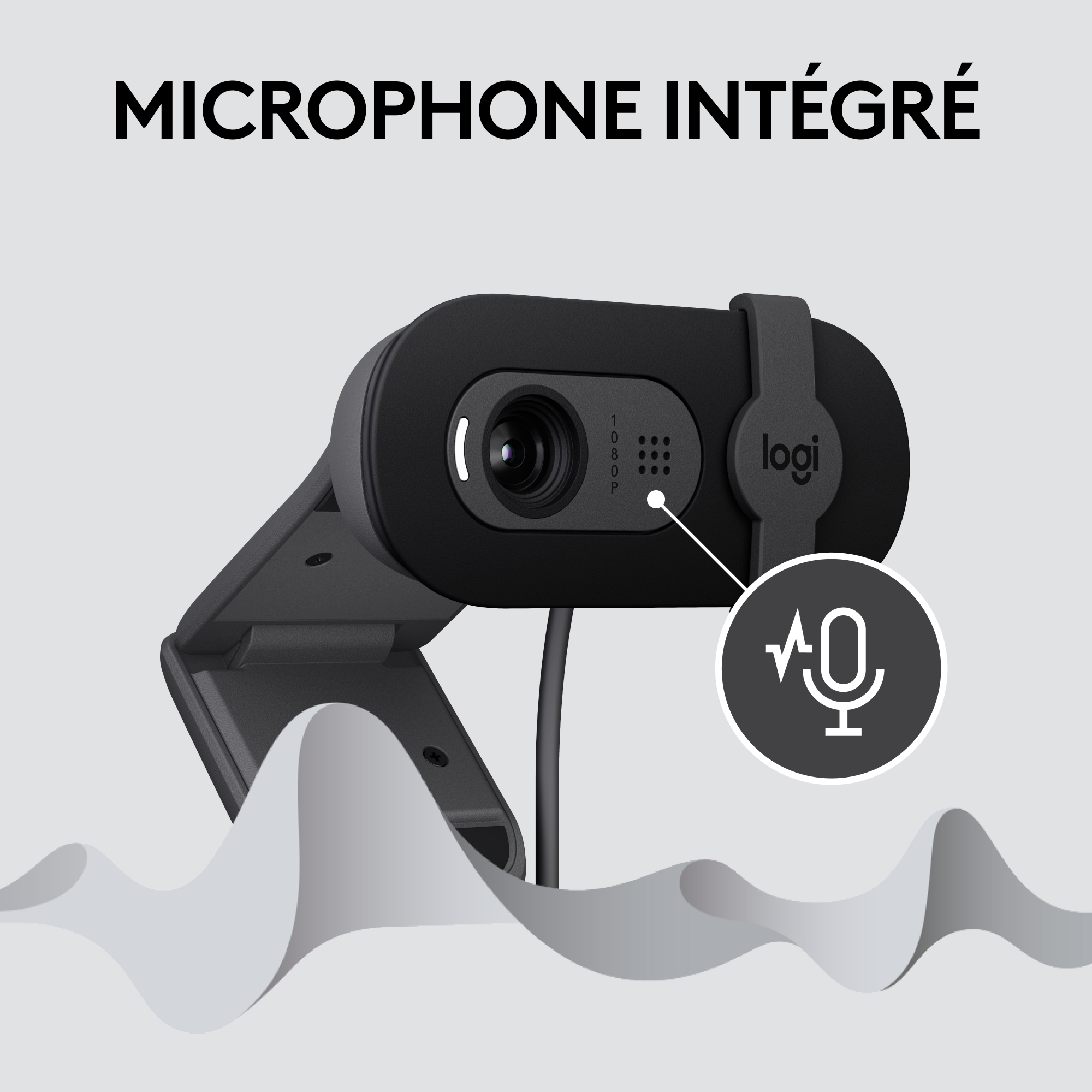 Une webcam noire avec microphone intégré et un câble blanc connecté.