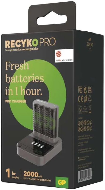 Egy Recyko Pro akkumulátortöltő akkumulátorokkal és egy dobozzal.