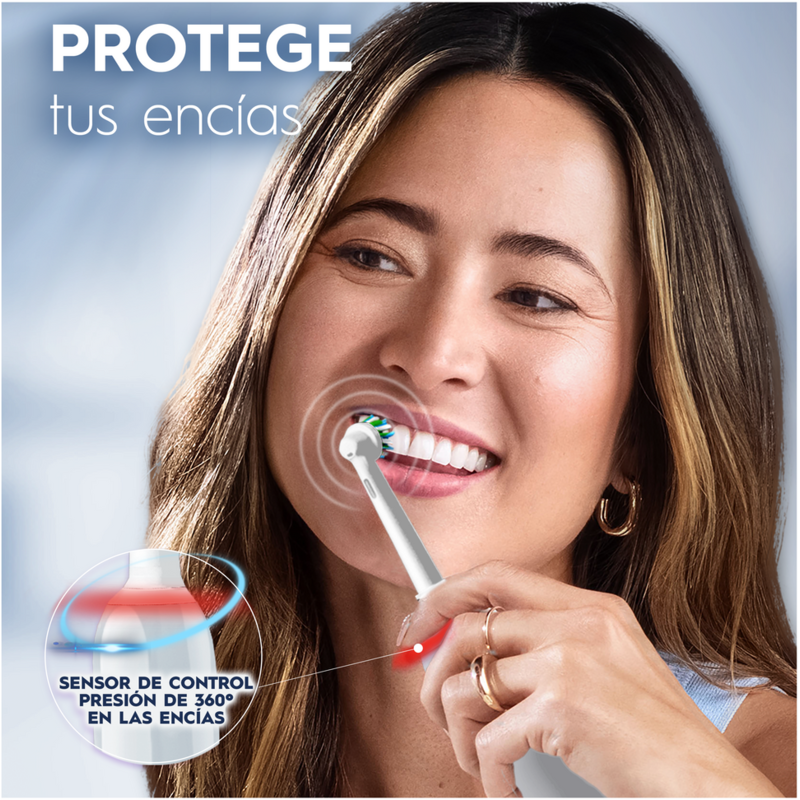 Mujer cepillándose los dientes con cepillo eléctrico. Texto: Protege tus encías. Sensor de presión.