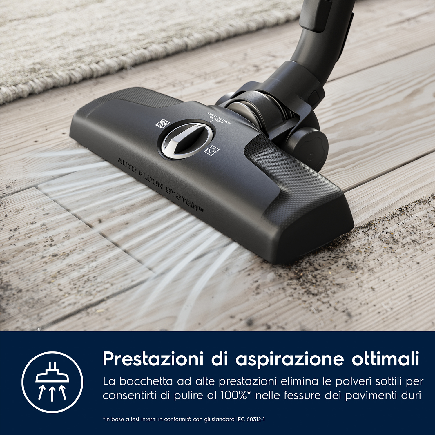 Testa dell'aspirapolvere su pavimento in legno, con testo 'Prestazioni di aspirazione ottimali'.