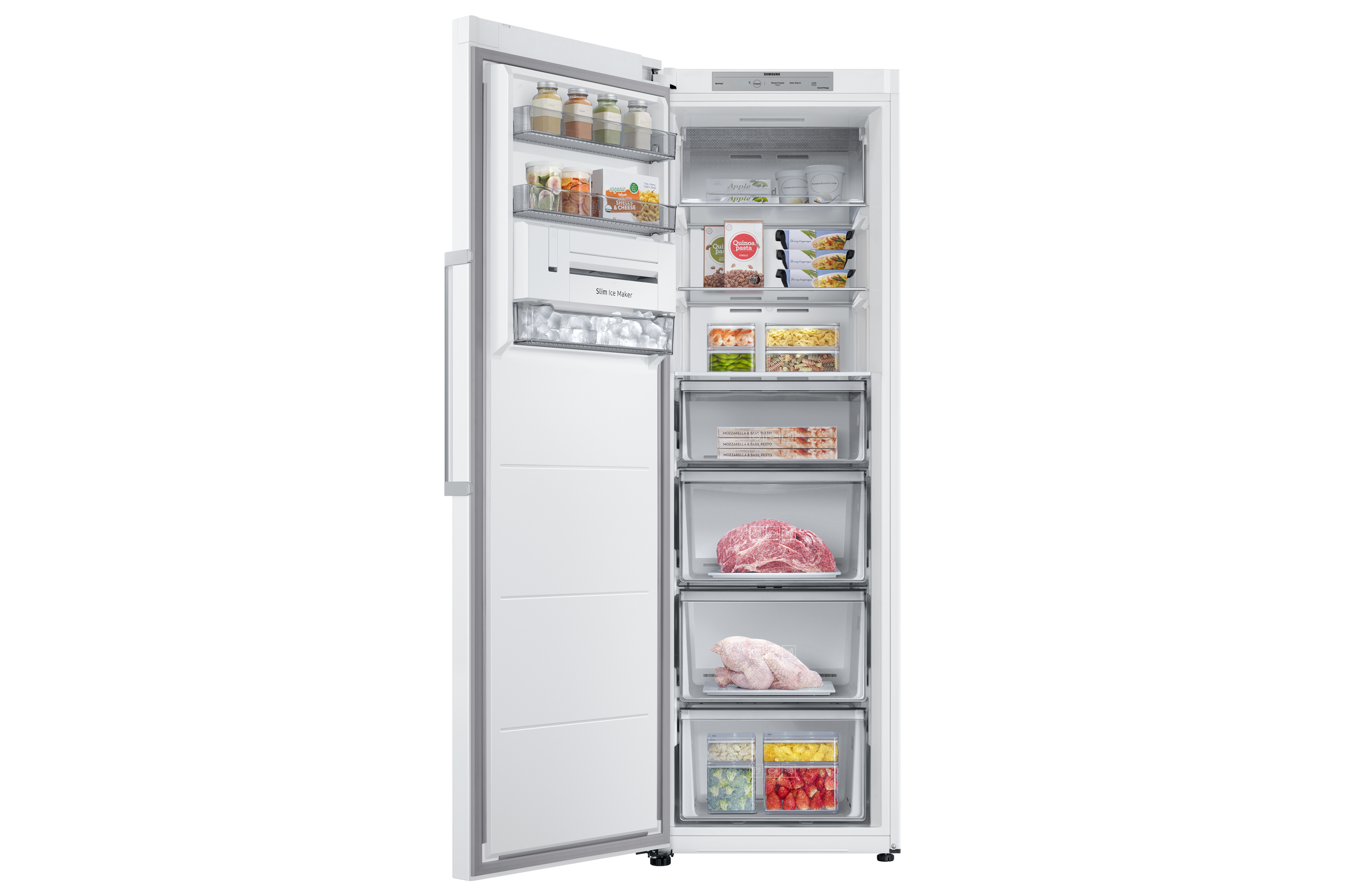 Refrigerador blanco con la puerta abierta, mostrando estantes con comestibles.