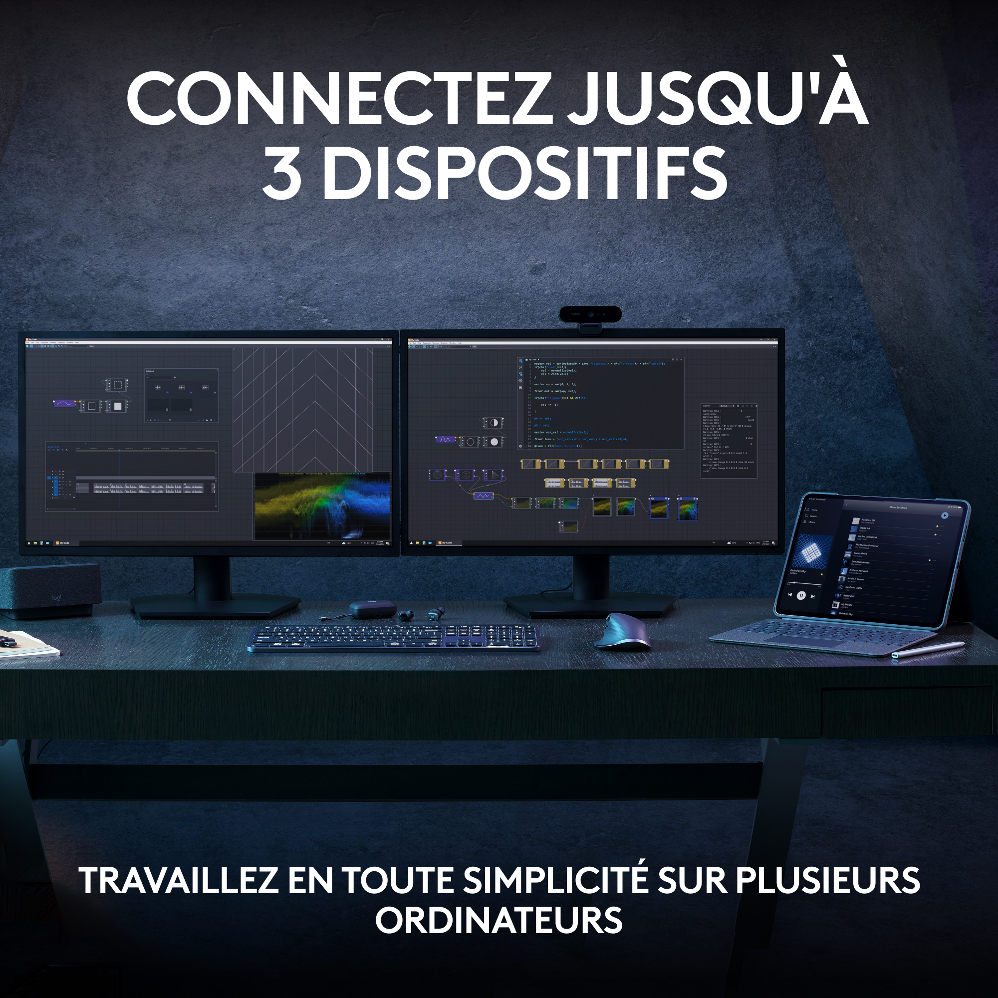 Deux écrans d'ordinateur avec logiciel de montage, une tablette, clavier, souris, sur un bureau.