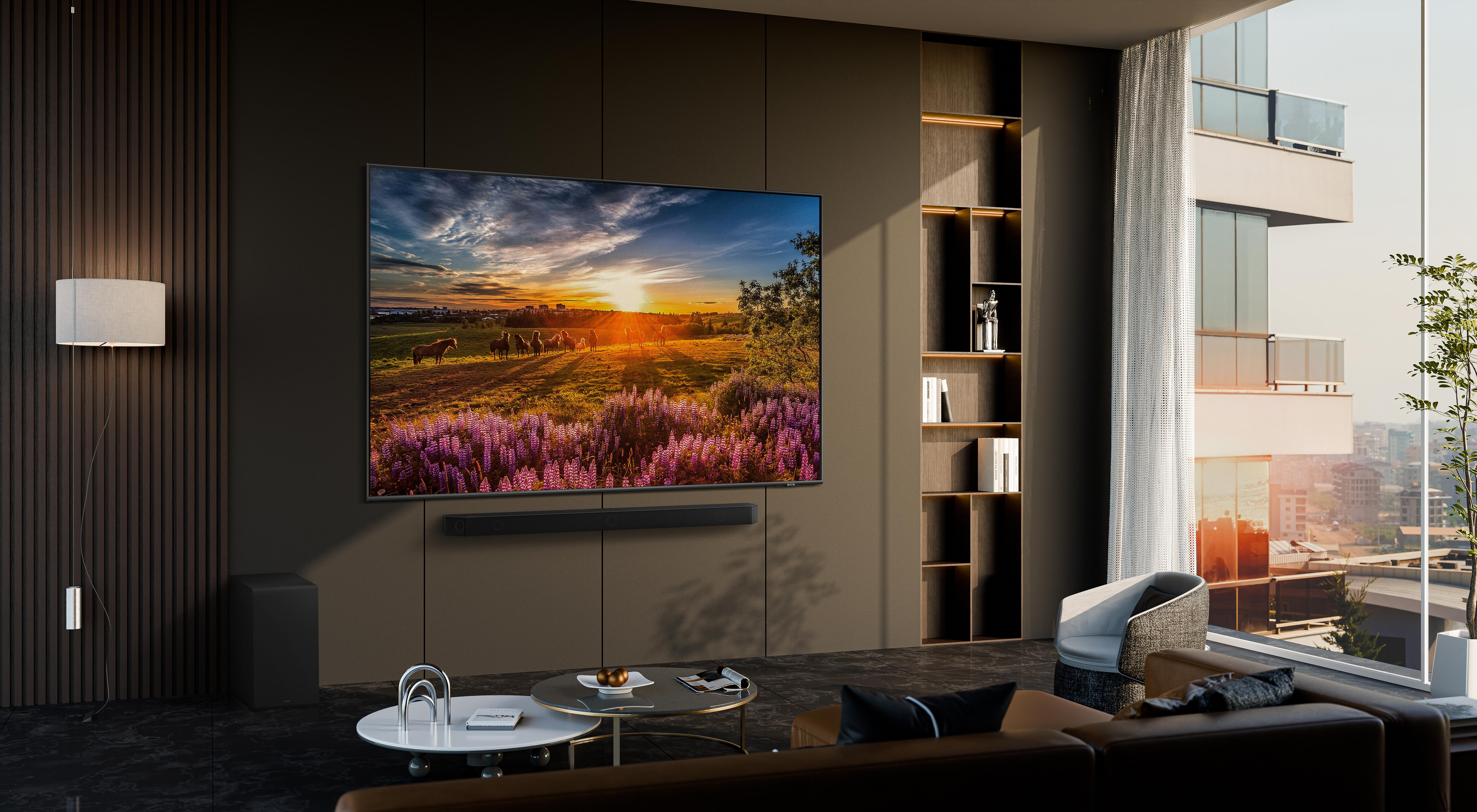 Modernes Wohnzimmer mit Fernseher. Sonnenuntergangslandschaft wird angezeigt.
