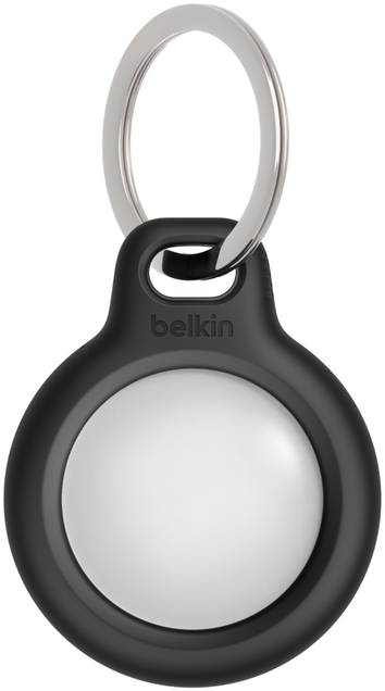 Egy fekete Belkin AirTag tartó, ezüst kulcstartóval. Az AirTag fehér.