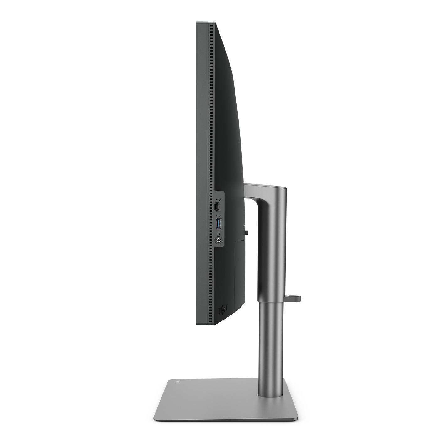 Seitenansicht eines silbernen Computermonitors mit seitlichen Eingängen und Standfuß.