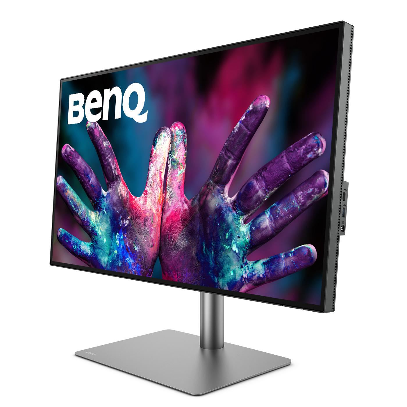 BenQ-Monitor mit farbenfroher Anzeige, Hände mit Farbe, auf grauem Ständer.