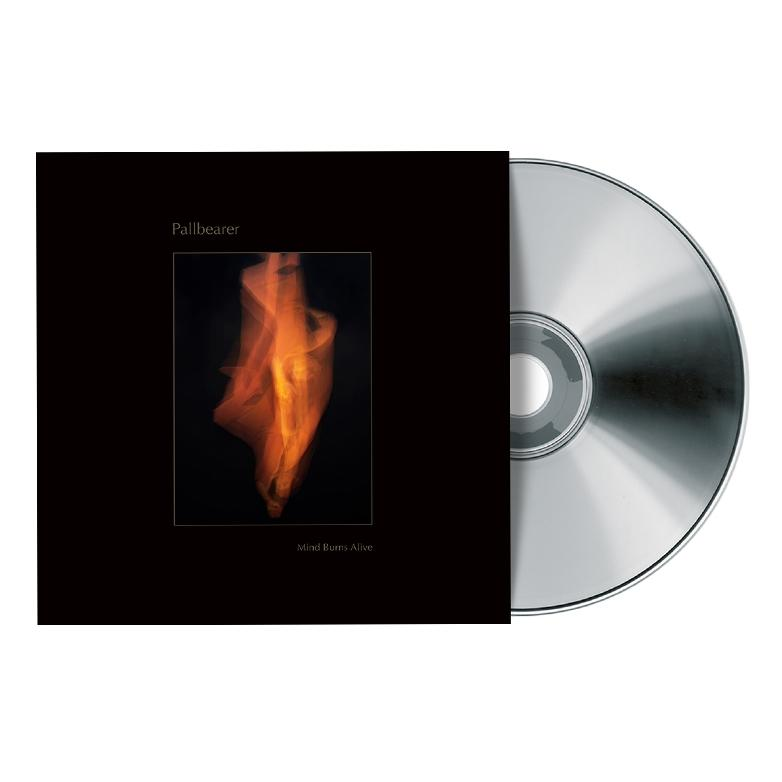 Albumcover von 'Pallbearer - Mind Burns Alice'. Schwarzes Cover, orangefarbenes Kunstwerk, CD.