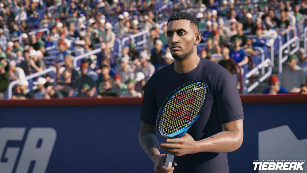 Nick Kyrgios op een tennisbaan, draagt een Nike-shirt, kijkt vooruit, publiek op de achtergrond.