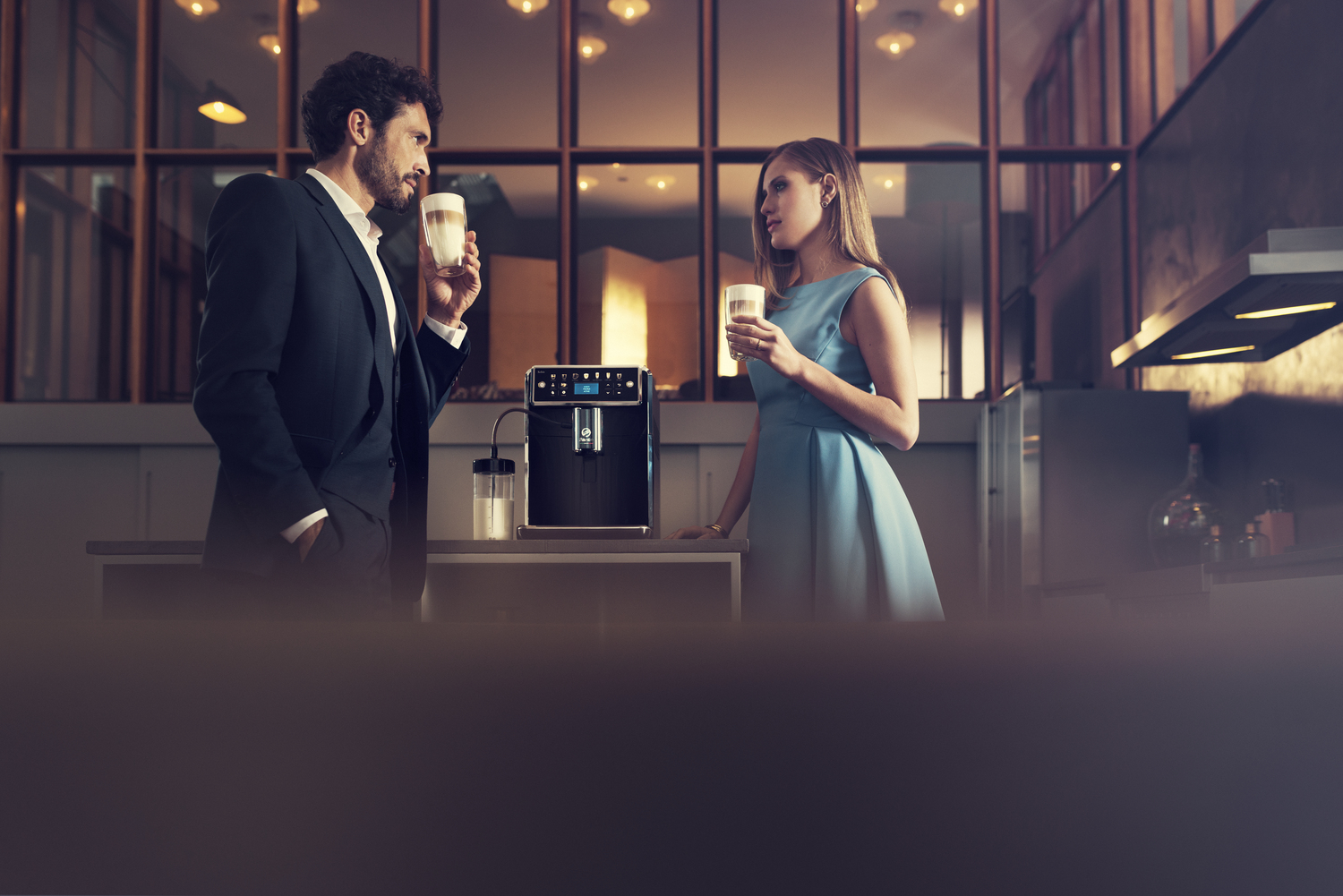 SAECO Kaffeevollautomat Xelsis SM7580/00 Piano Black  Kaffeevollautomat (Klavierlack-Schwarz, Keramikmahlwerk, 15 bar, externer Milchbehälter)