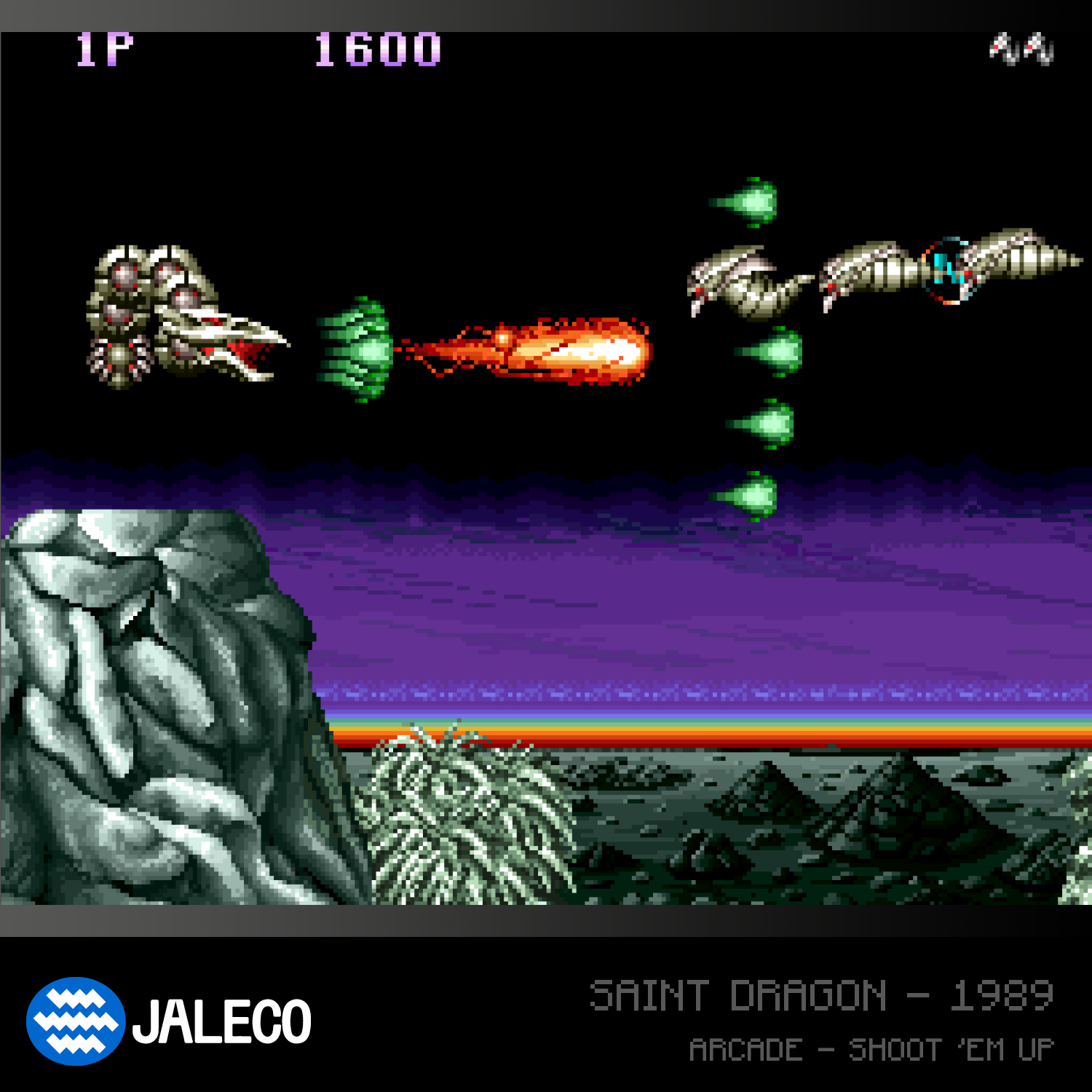 Scena z gry typu shoot 'em up w stylu retro. Statki kosmiczne strzelają do siebie. Tło przedstawia fioletowe niebo i skalisty krajobraz.