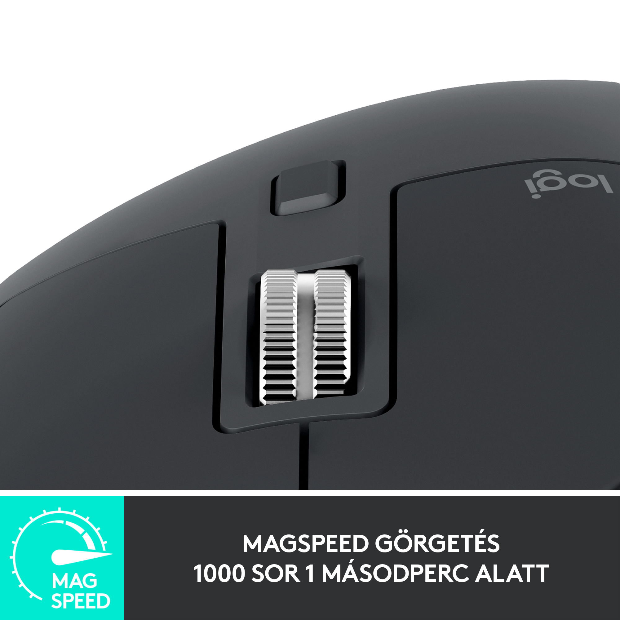 Egy fekete egér közeli képe a görgővel. Látható a Logitech logója.