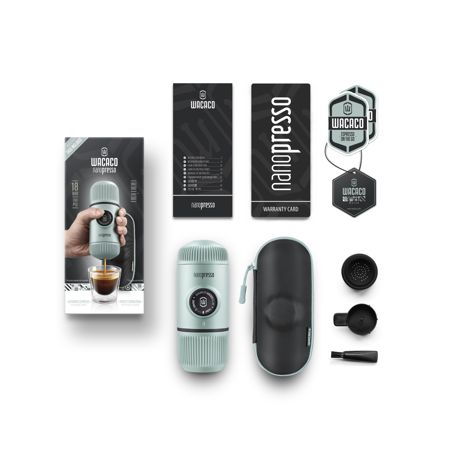Wacaco Nanopresso draagbare espressomaker met accessoires: etui, bekers, borstel en garantiekaart.