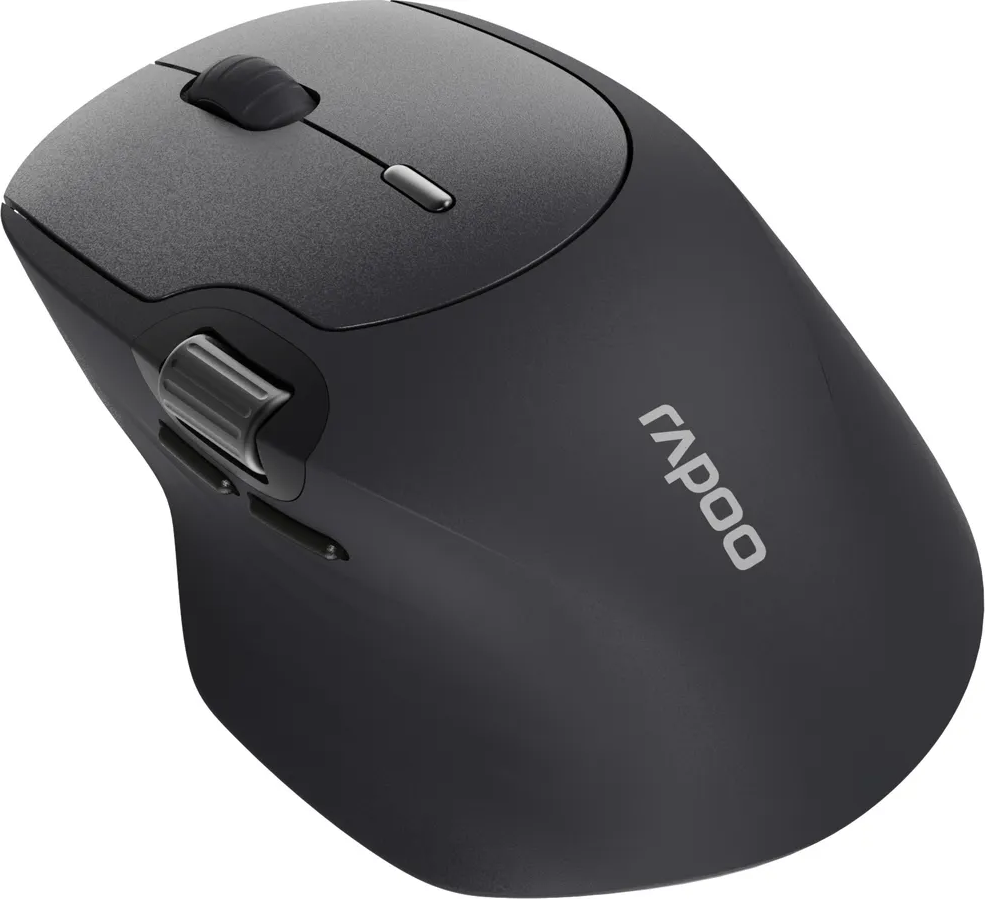 Eine schwarze Computermaus mit Scrollrad und Tasten, nach rechts geneigt.