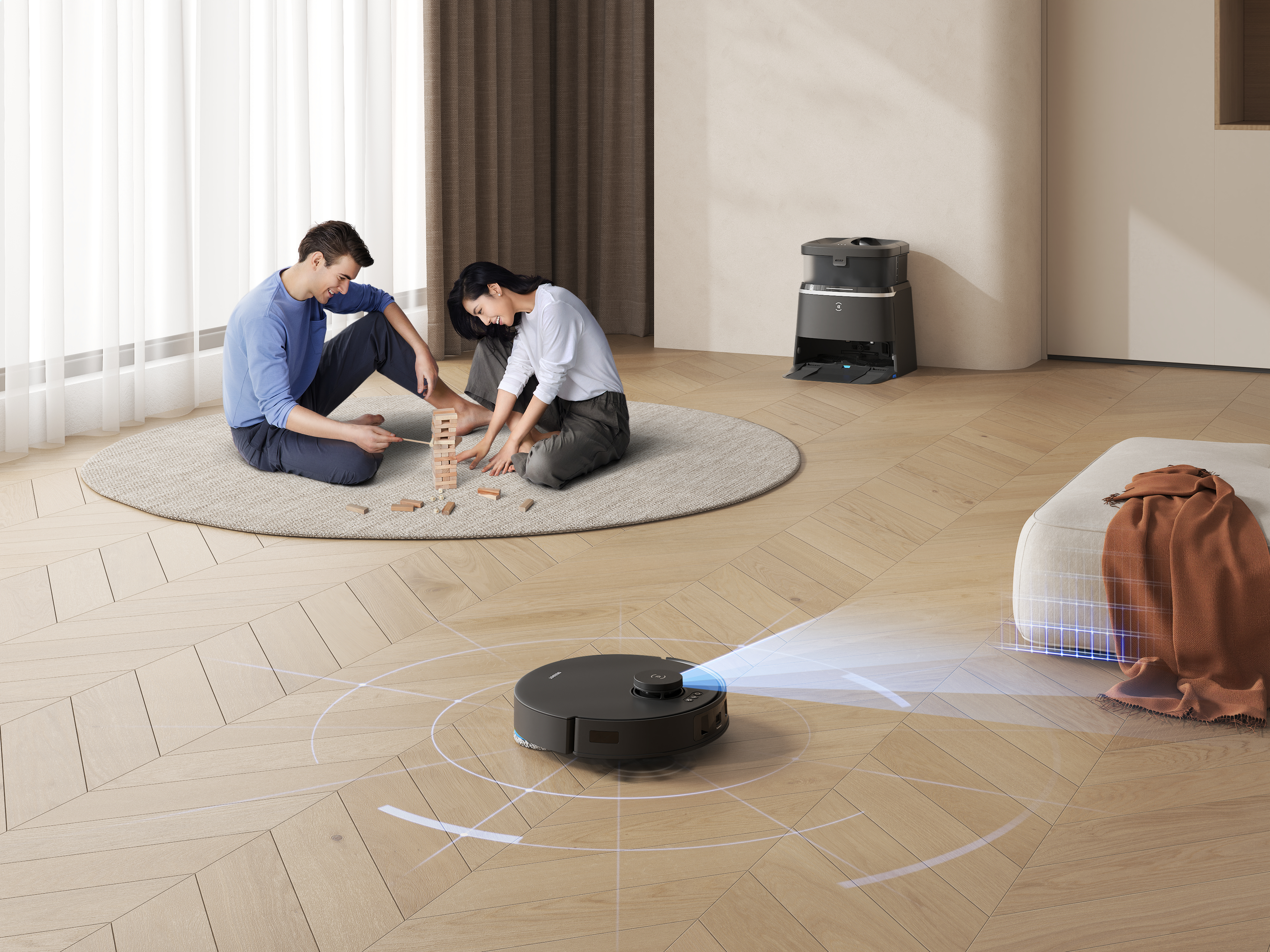 Ein Paar spielt Jenga, während ein Roboter-Staubsauger den Holzboden reinigt.