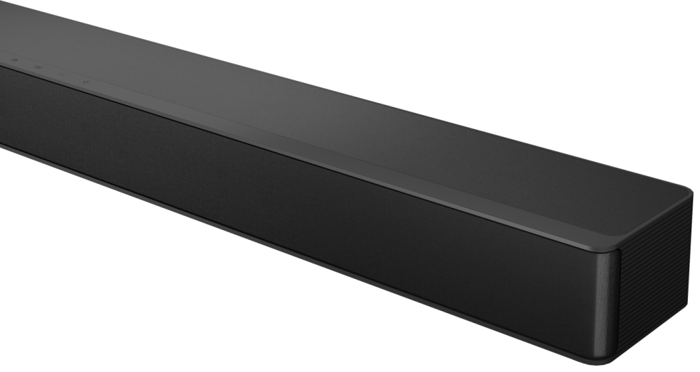 Czarny soundbar. Ma prostokątny kształt. Przód ma fakturę przypominającą siatkę.