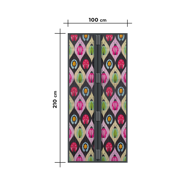Ajtó színes bogármintával, 100 cm x 210 cm méretekkel.