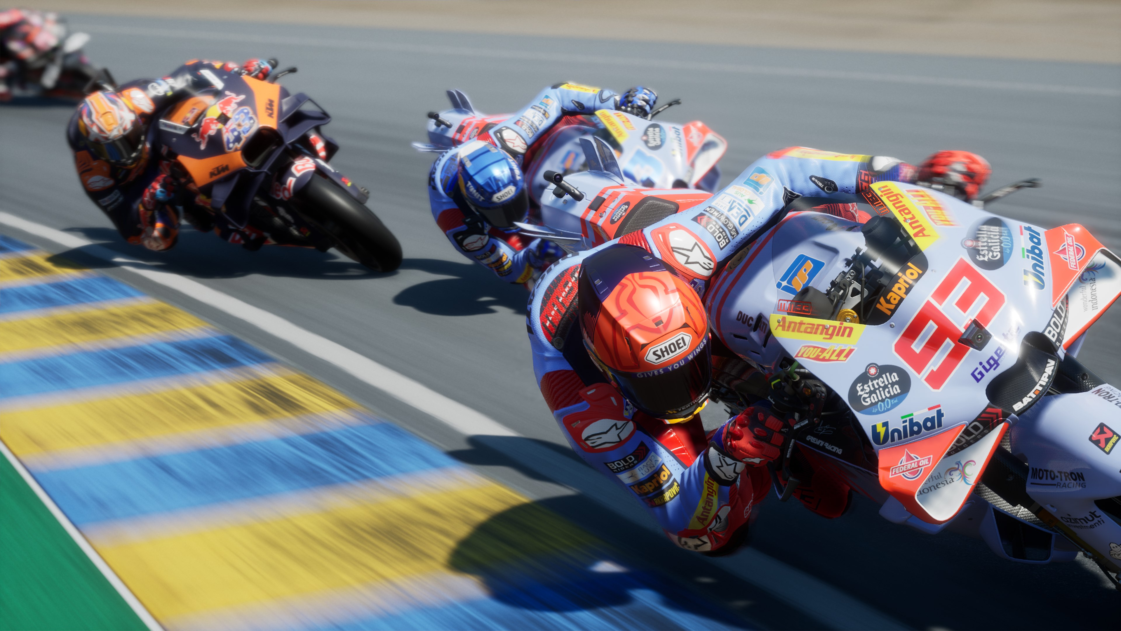 Course de motos avec trois motos s'inclinant dans un virage. Pilotes en combinaisons et casques colorés.