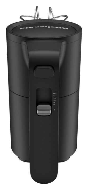 Eine schwarze KitchenAid Heißluftfritteuse. Sie hat einen Griff und ein Zifferblatt mit Linien.