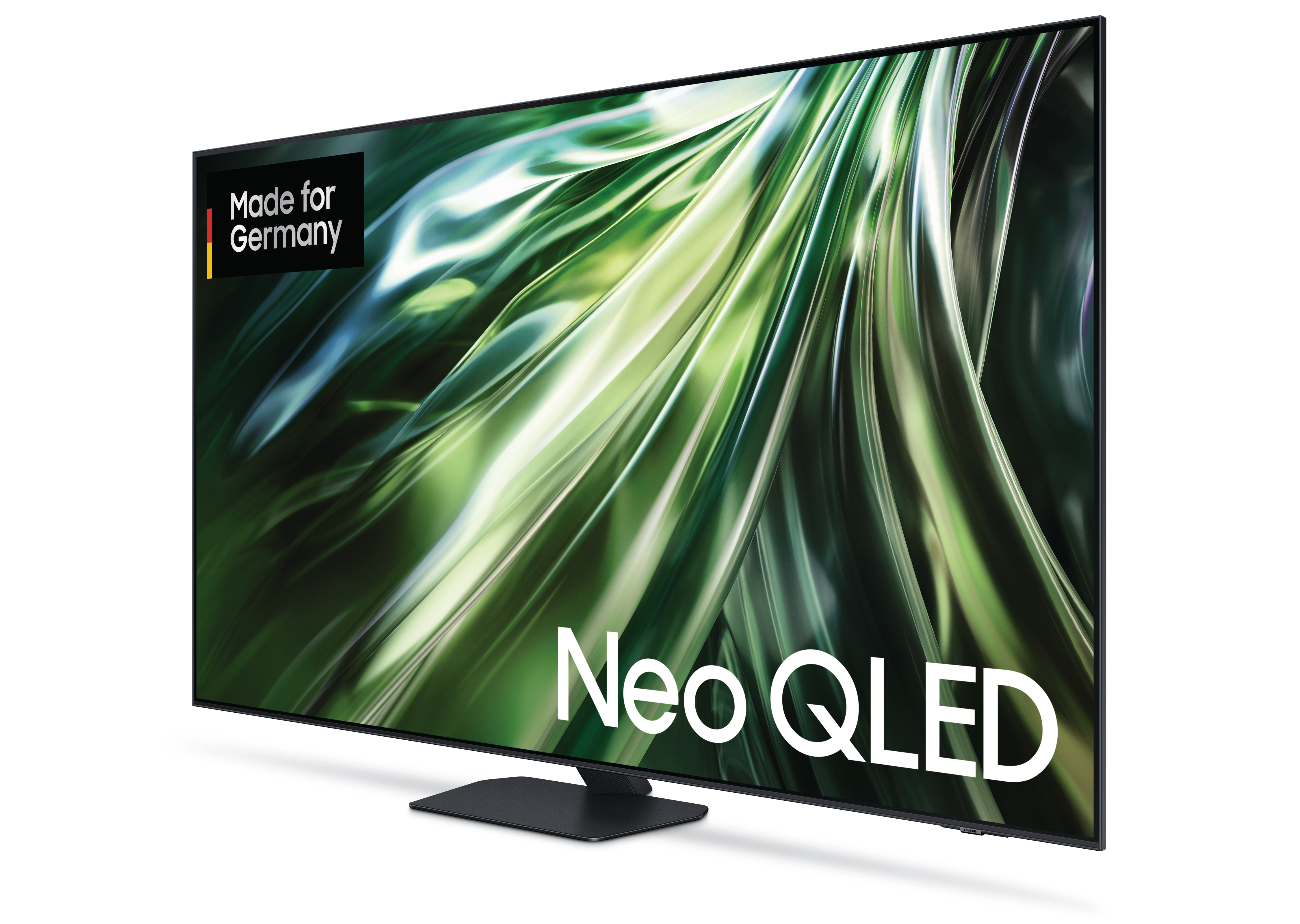 Ein großer Neo QLED-Fernseher mit schwarzem Ständer, nach links abgewinkelt. Made in Germany.