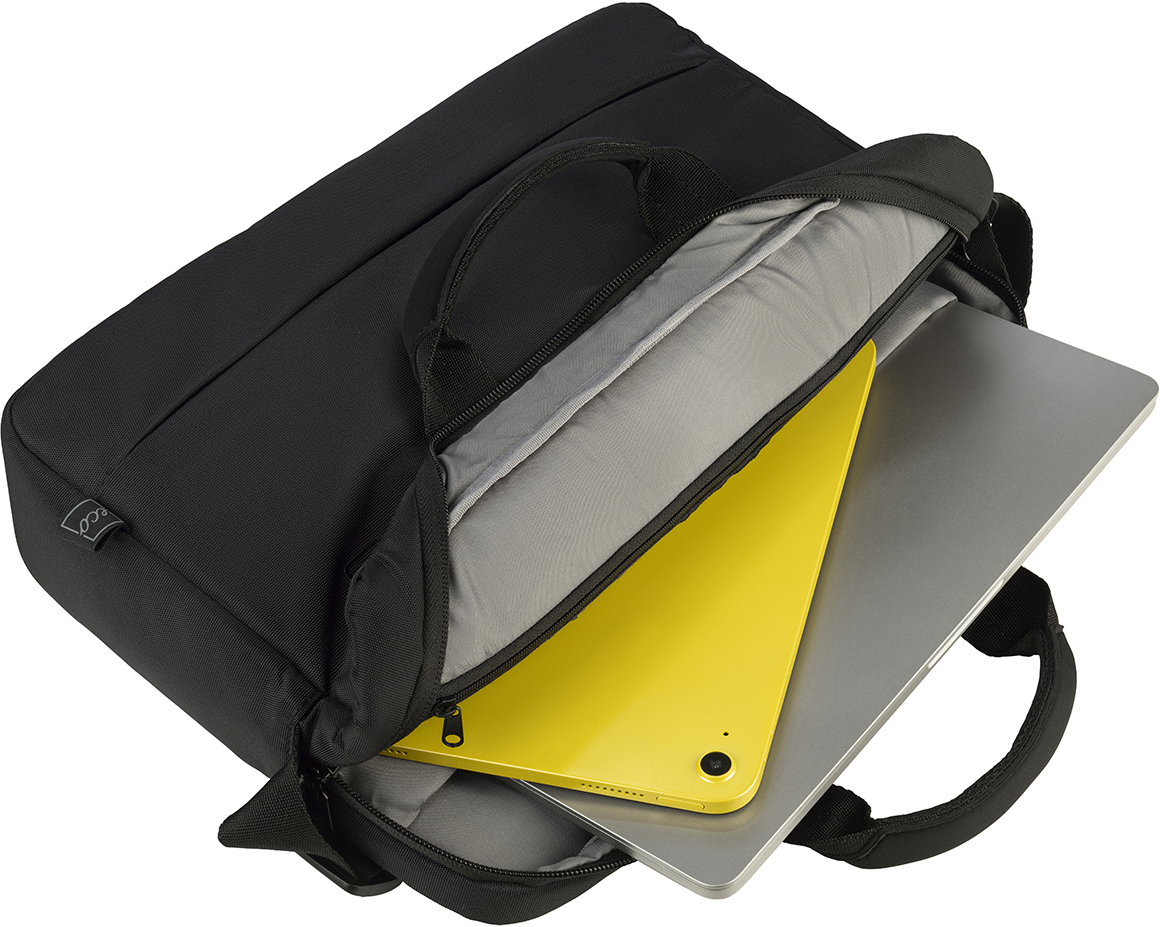Ordinateur portable dans un sac noir avec une tablette jaune à l'intérieur, vue de dessus.