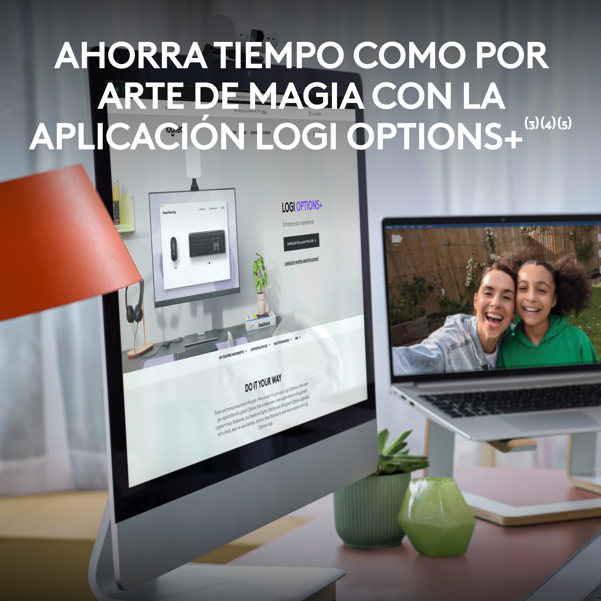 Una configuración de escritorio con monitor, portátil y planta, destacando la aplicación Logi Options+.