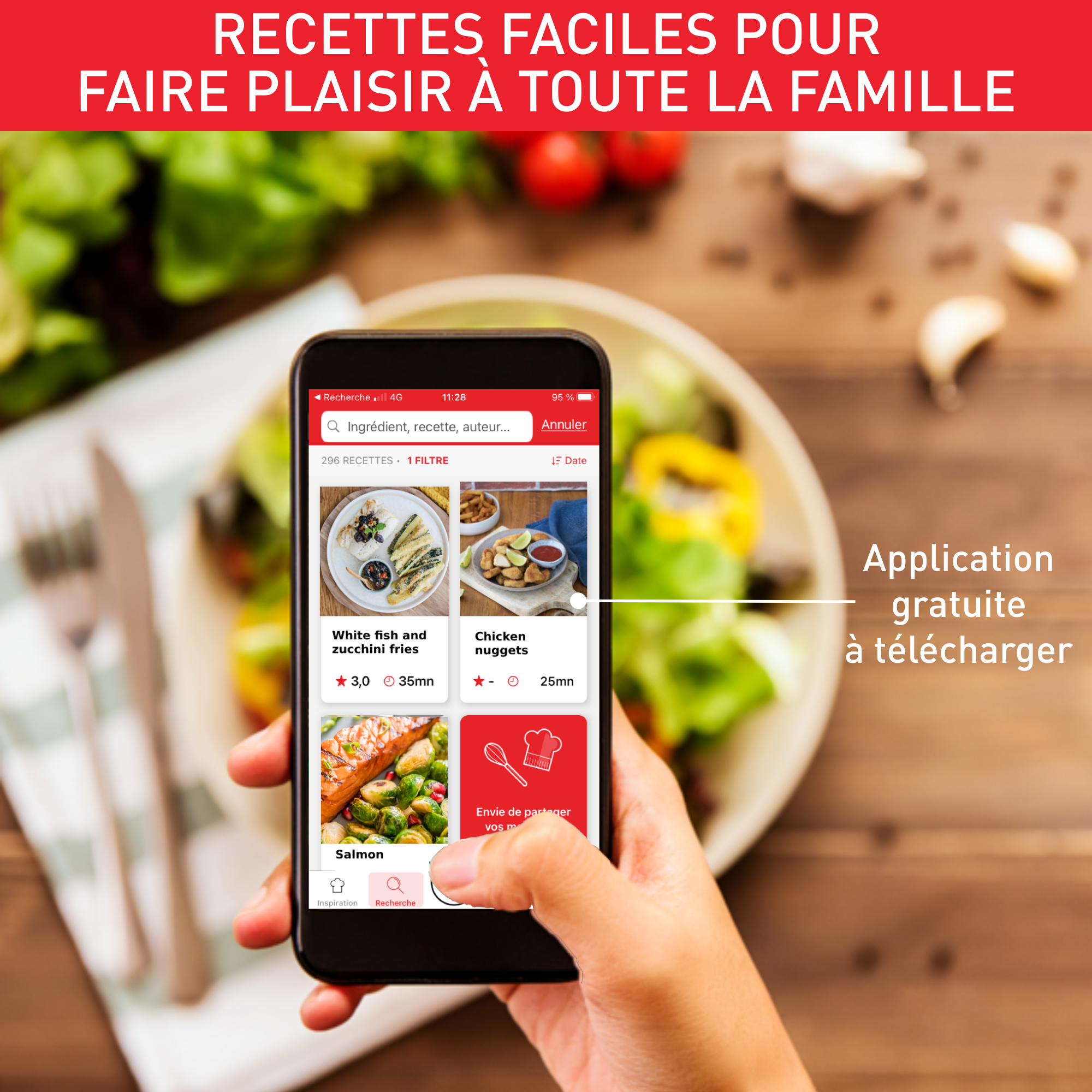 Une personne utilise un smartphone pour consulter une application de recettes avec des images de plats.