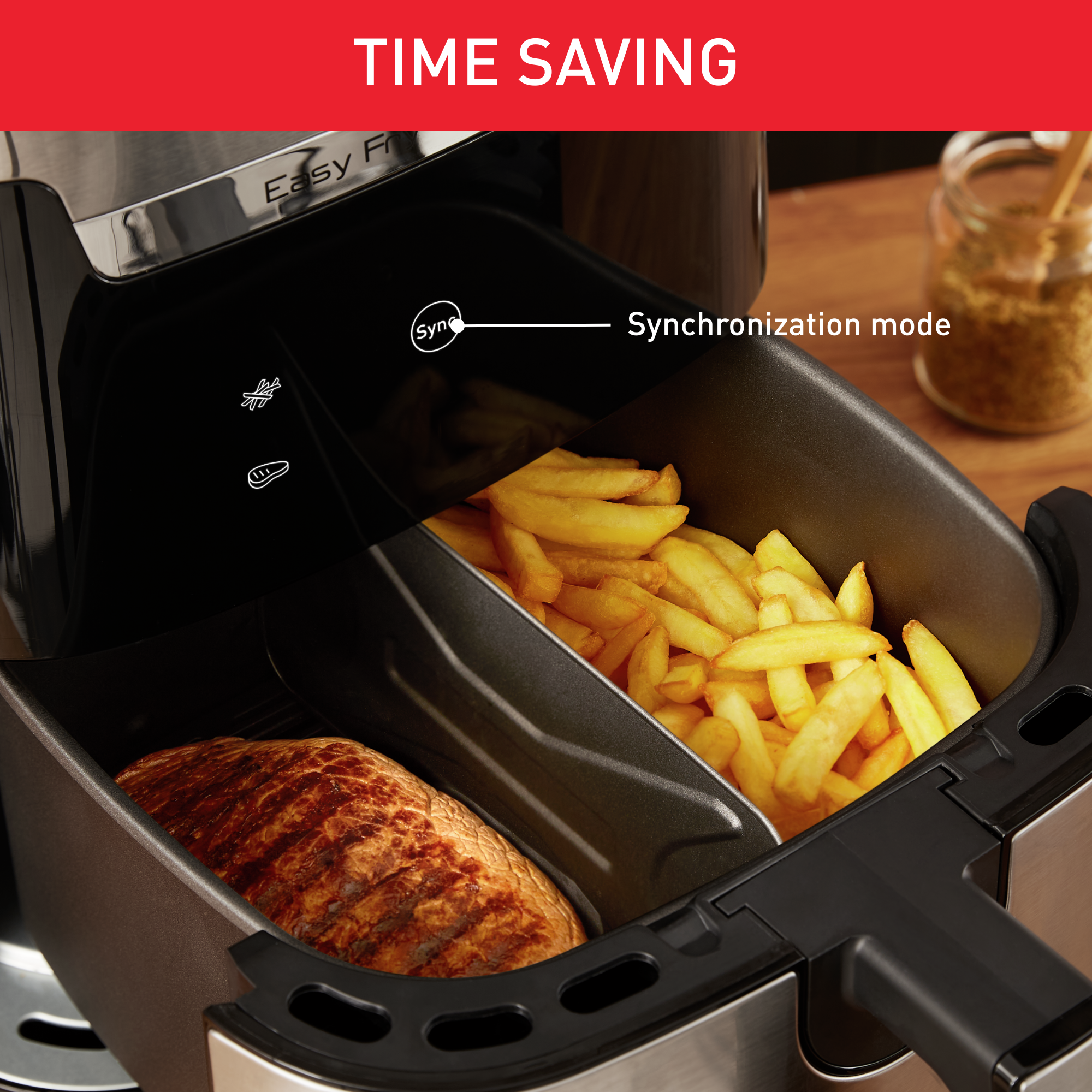 Een airfryer met friet en een biefstuk. De bovenste mand heeft friet, de onderste biefstuk.