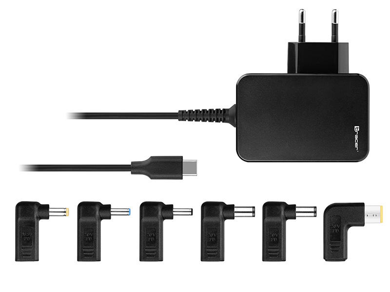 Czarna ładowarka do laptopa z wieloma adapterami i kablem USB-C.