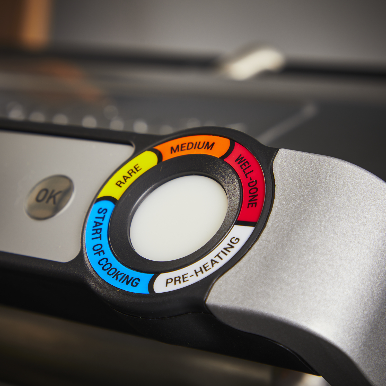 Circular cooking gauge with color-coded zones. Shows rare, medium, well-done.