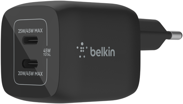 Fekete Belkin töltő két USB-C porttal és dugóval.