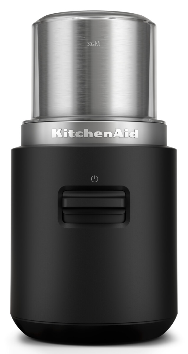Schwarzer und silberner KitchenAid-Zerkleinerer mit durchsichtigem Deckel. Der Einschaltknopf ist sichtbar.
