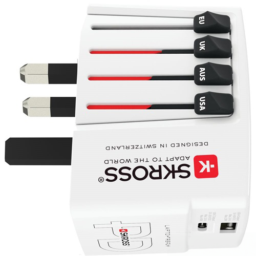 Fehér utazó adapter többféle dugótípussal. EU, UK, AUS, USA feliratok.