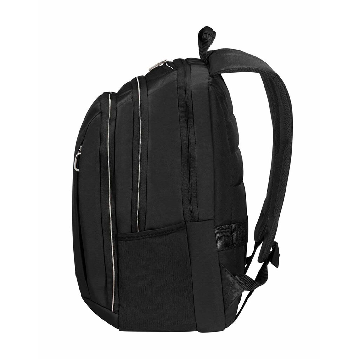 Uno zaino nero visto di lato. Ha un ampio scomparto principale e diverse tasche più piccole.