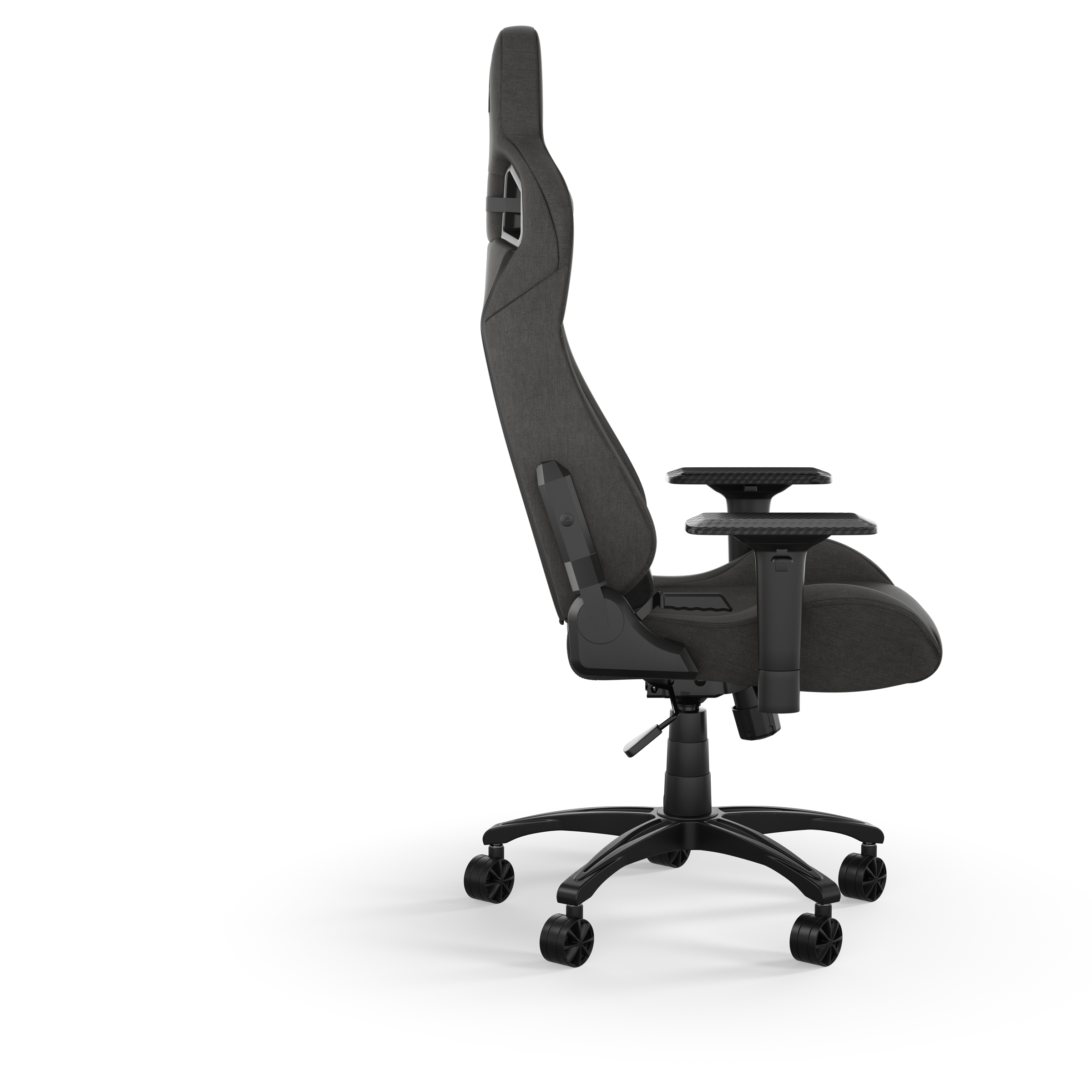 Gaming-Stuhl, grau, Seitenansicht, auf weißem Hintergrund. Schwarze Armlehnen und Räder.