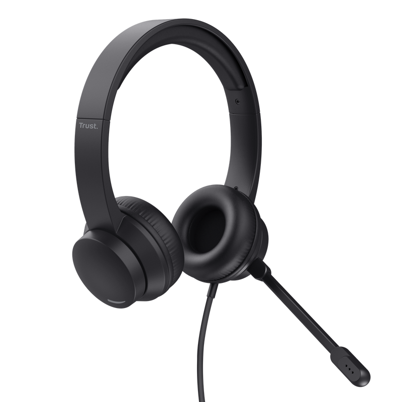 Auriculares negros con micrófono, diseño curvo.