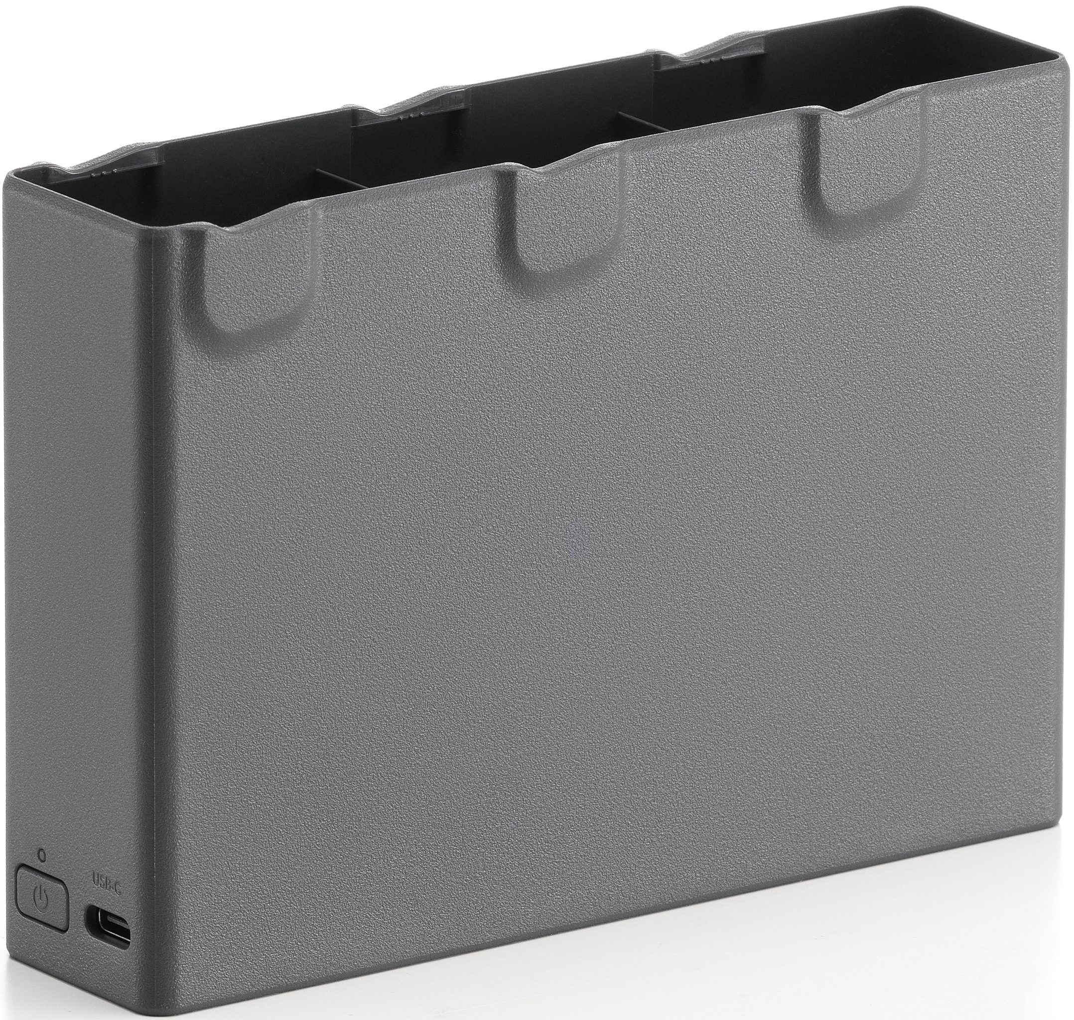 Eine graue rechteckige Box mit drei Schlitzen oben und einem USB-Anschluss und Ein-/Aus-Knopf an der Seite.