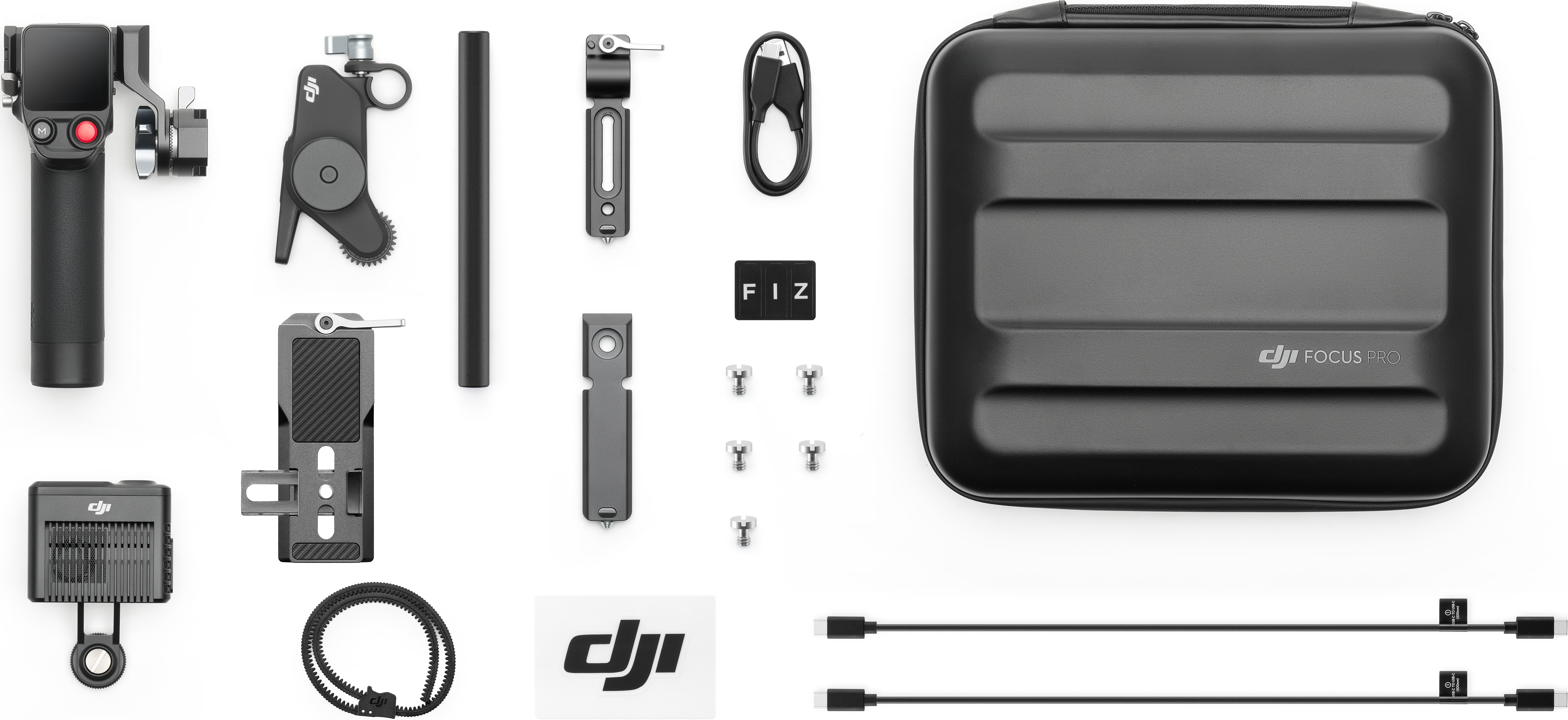 Accessoires DJI Focus Pro. Comprend étui, composants et câbles, bien rangés.